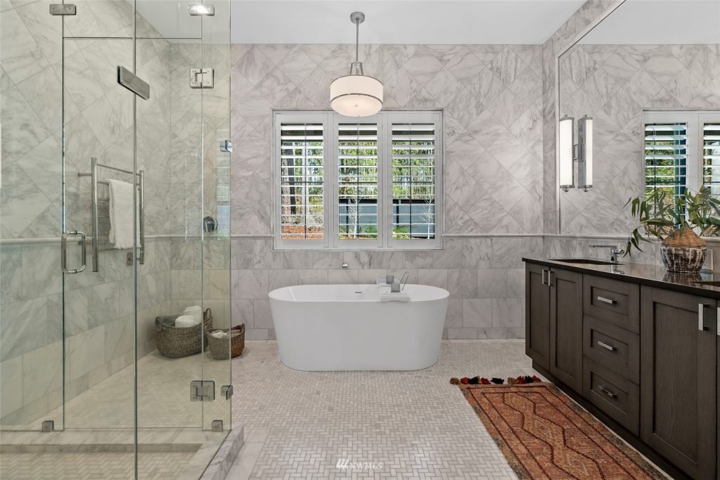 Ensuite bathroom Custom-built home Gig Harbor